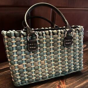 Liz Claiborne vintage basket weave purse.  Very good used condition.